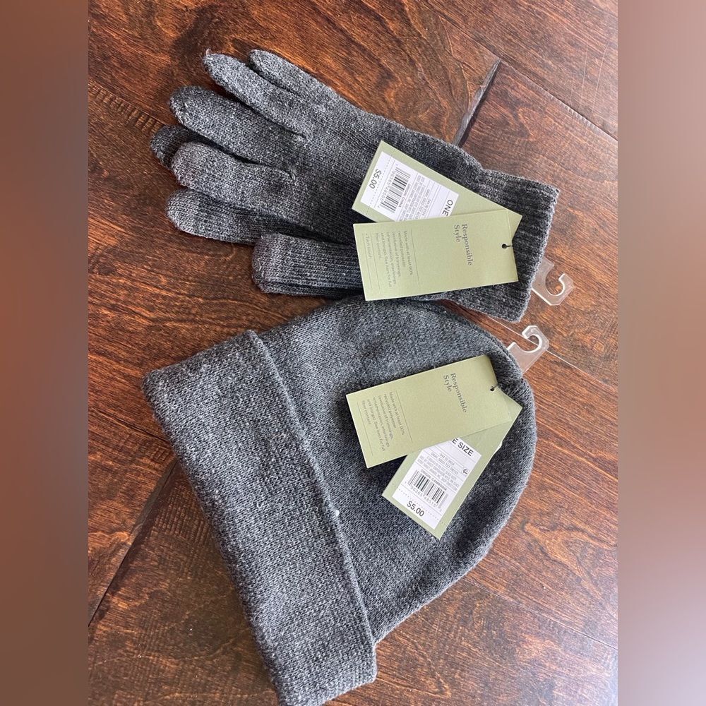 Goodfellow hat and gloves set